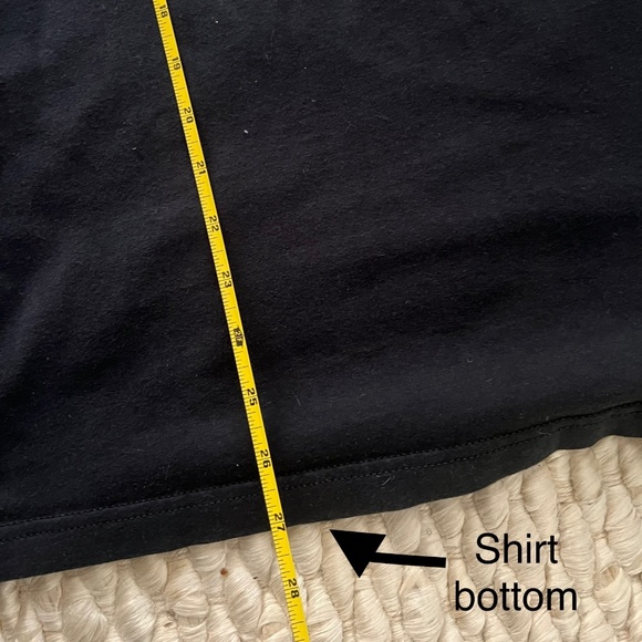 Black Yellowstone Logo Women's Large T-Shirt from Etsy Shop DaniDesigns Company - Picture 6 of 7